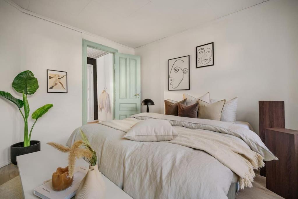 Central Apartment With Balcony, Self-Check In & Private Entrance Bergen Exterior foto