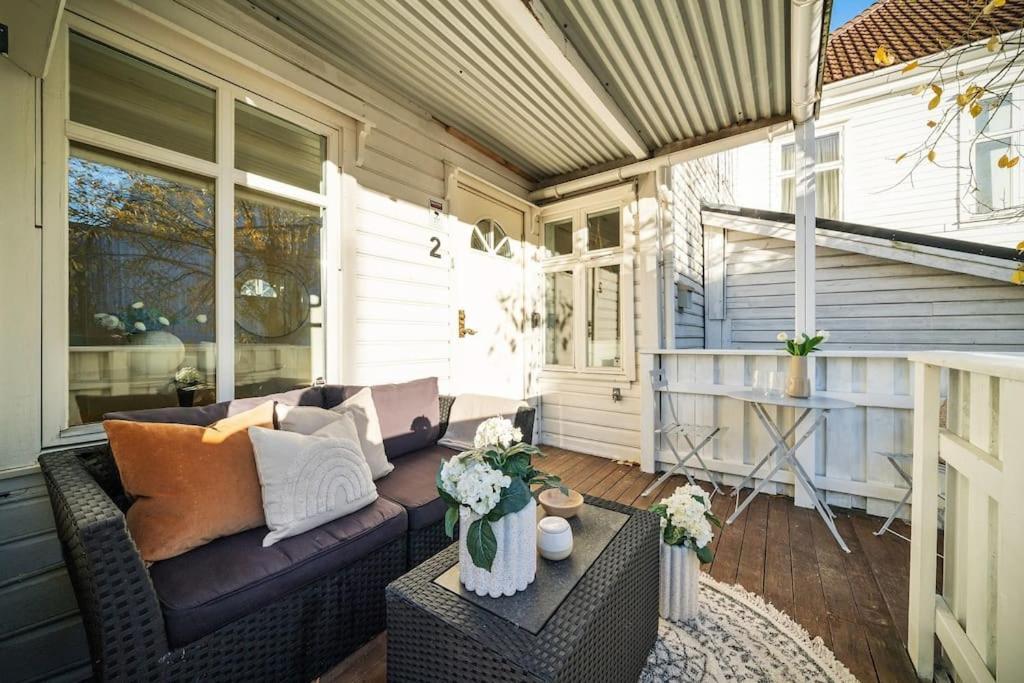 Central Apartment With Balcony, Self-Check In & Private Entrance Bergen Exterior foto